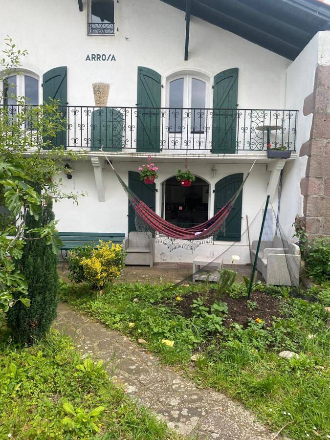 Gîte pour 10 personnes, avec jardin et vue à Saint-Martin-d'Arrossa