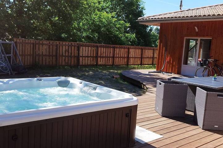 Pretty new house on the edge of a forest with its own private Spa, 7 minutes from the beach! in Lège-Cap-Ferret, Arcachon und Umgebung