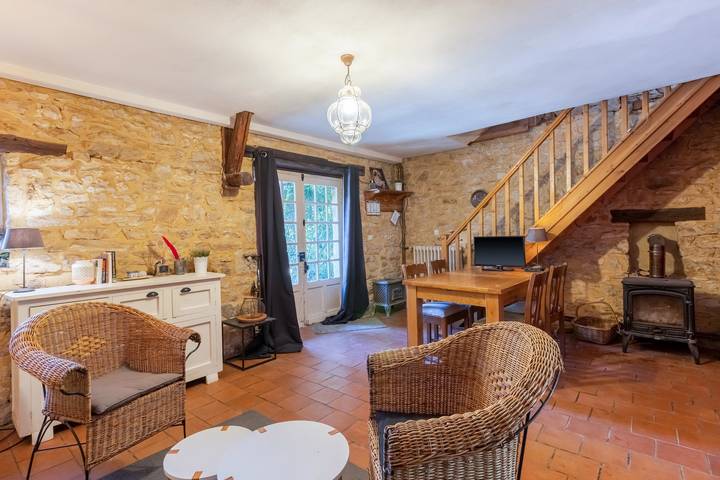 Maison "Gite Lune" avec piscine partagée, terrasse privée et Wi-Fi in Dégagnac, Quercy