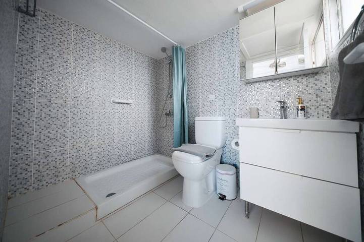 Apartamento entero, Cozy Sea View Apt w/ pool access + Netflix in Lárnaca, Distrito de Larnaca