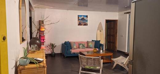 Cottage pour 2 personnes, avec terrasse ainsi que vue et jardin dans Taravao