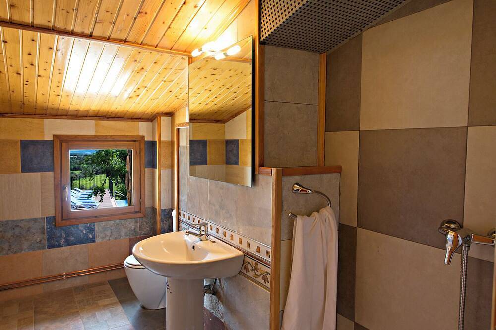 Casa de Baronia - Luxurious, private villa with lovely pool in Oliola, Noguera