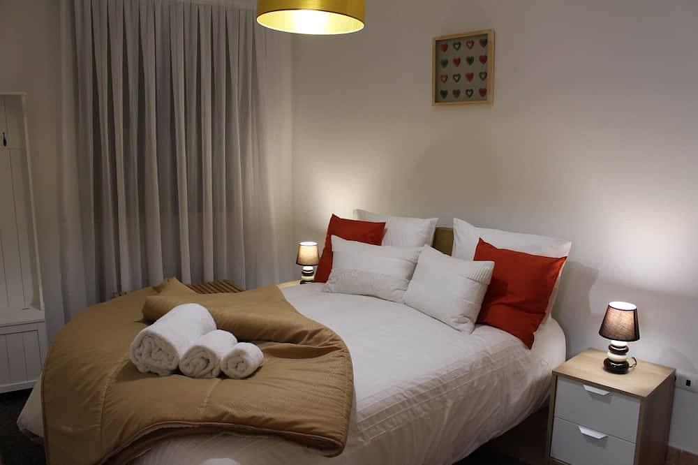 Casa São Dinis, in Porto, has a great location, design and comfort. in Cedofeita, Porto