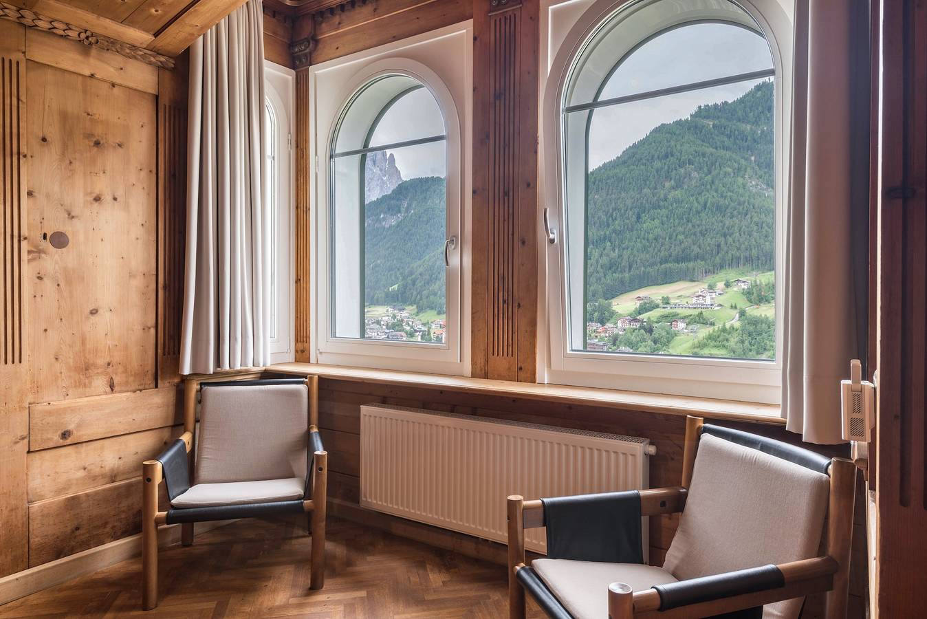 Appartamento intero, Villa Martiner Appartamenti Emilia con vista sulle montagne, terrazza e Wi-Fi in Ortisei, Dolomiti Superski