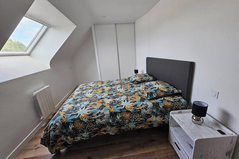 Country cottage with indoor pool La maison du Bonheur in Bourbriac, Guingamp Region