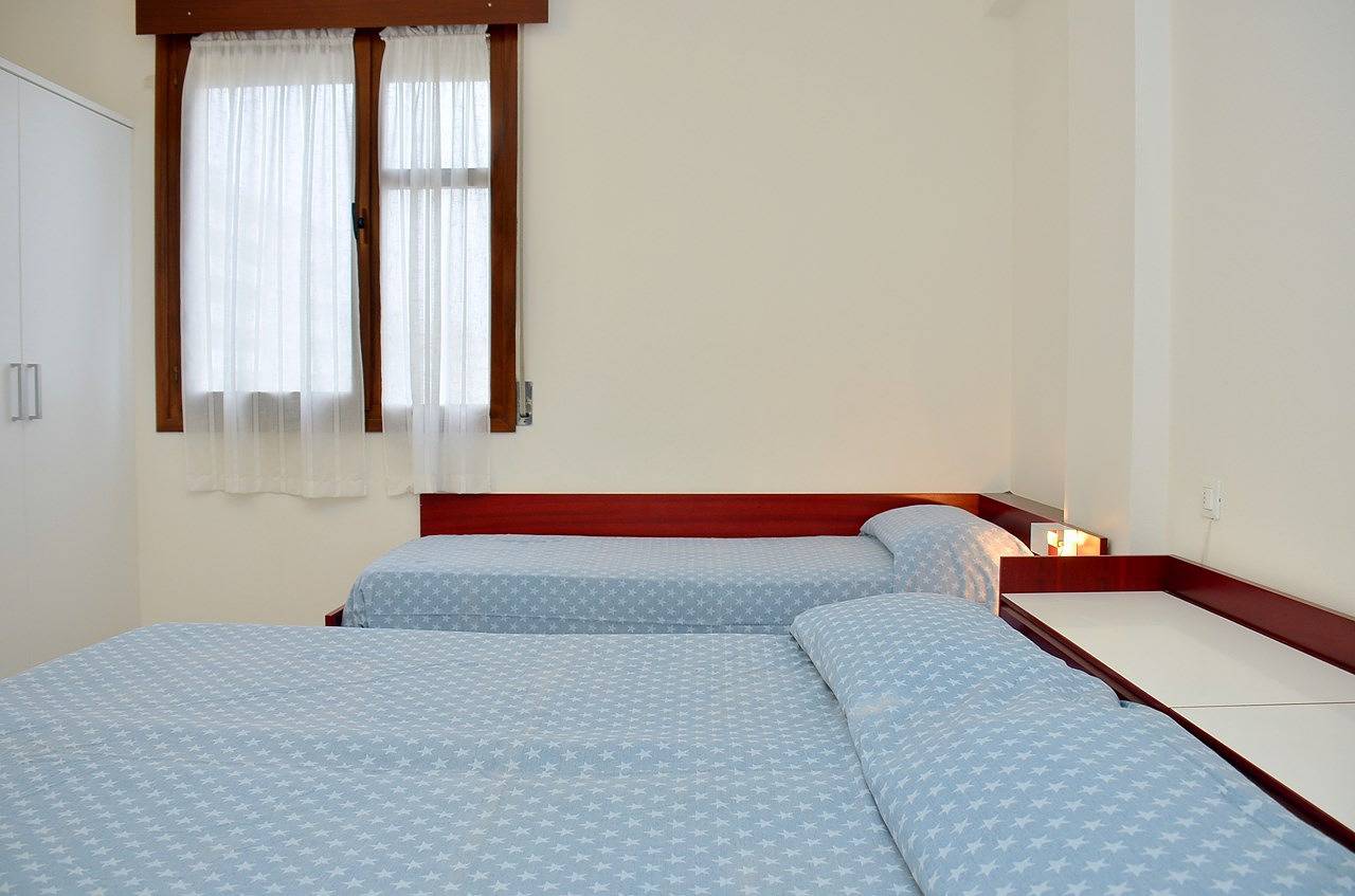 Hel lejlighed, Bright seafront flat in Bibione with side sea view in Bibione, Venice Provinsen