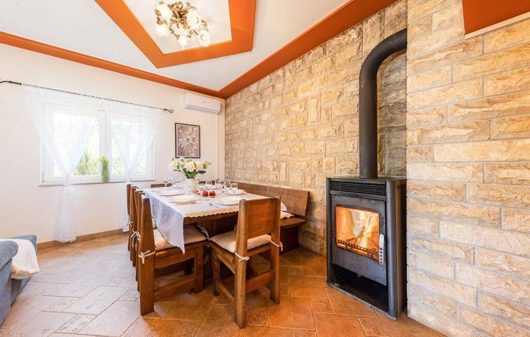 Ferienhaus für 8 Personen, mit Terrasse und Garten in Split-Dalmatien - 2