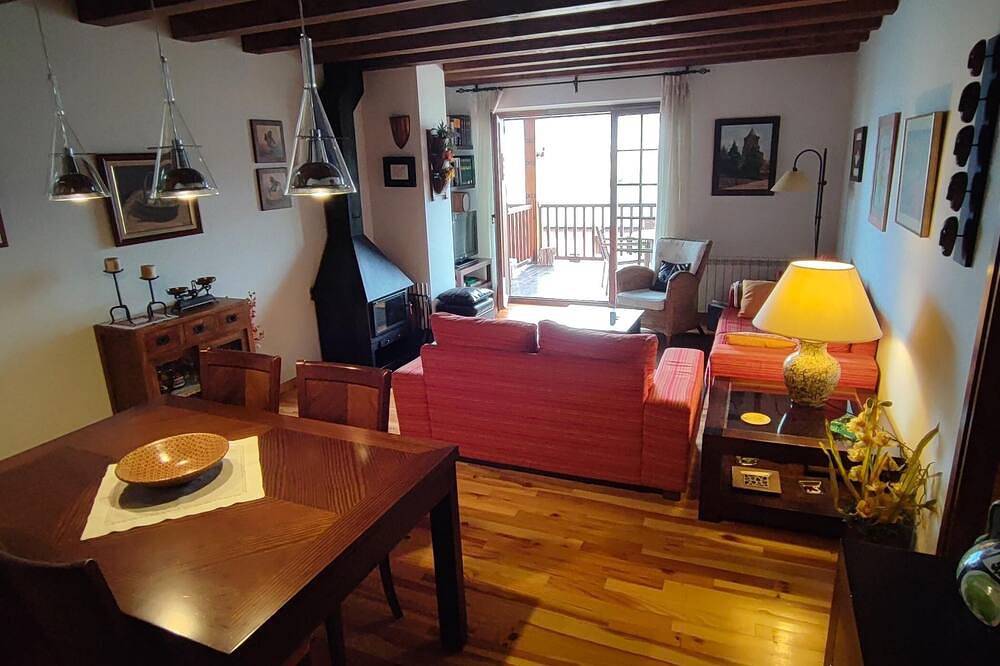 Entire apartment, Duplex 4 rooms Terrace, Fireplace, Wi-Fi, Dryer and 8 Pax in La Masella, Alp