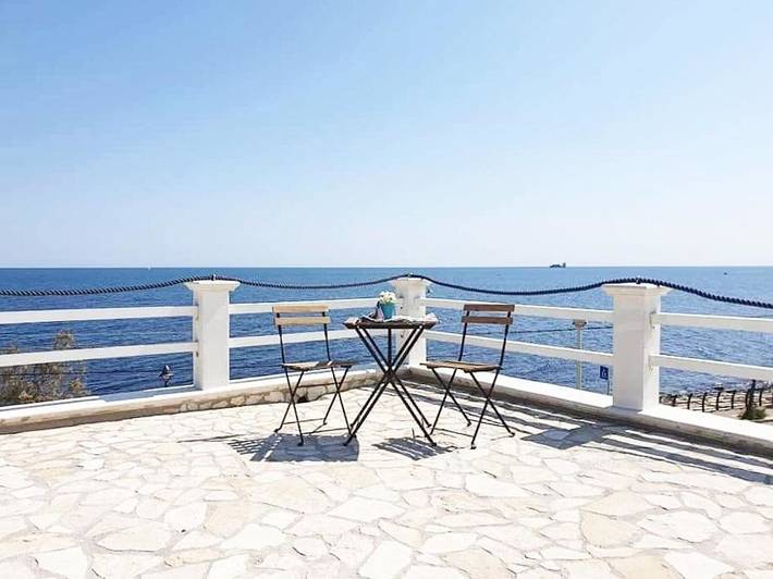 Maison d’hôte pour 2 personnes, avec Terrasse et Jardin ainsi que Piscine et Vue