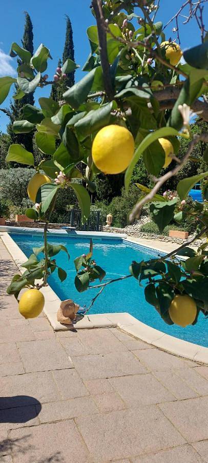 Location de vacances pour 7 personnes, avec terrasse ainsi que piscine et vue à Monteils (Gard) - 3