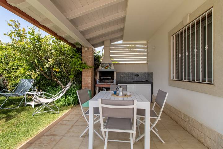 Villa "Asia Frontemare" vicino alla spiaggia con giardino e Wi-Fi in Santa Maria del Focallo, Ispica