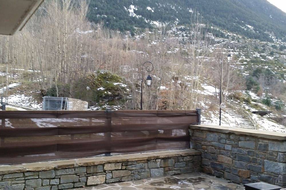 Apartamento entero, Apartamento 'Planta Baja Con Terraza Boi Taull' con vistas a la montaña, terraza y jardín privado in Boí, Valle de Bohí