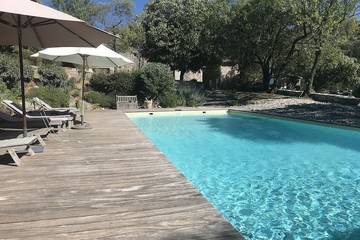 Gîte pour 14 personnes, avec jardin et terrasse à Brantes