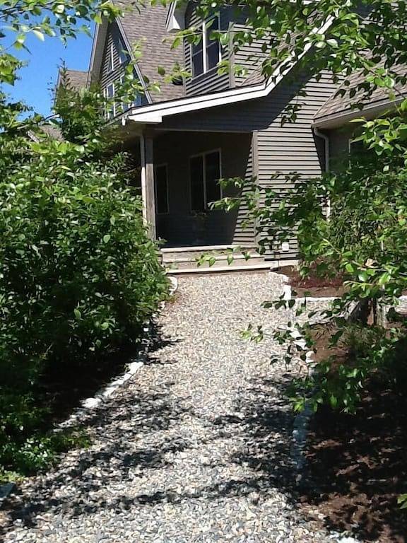 Vacation rental for 8 people, with yard and hot tub in Acadia National Park