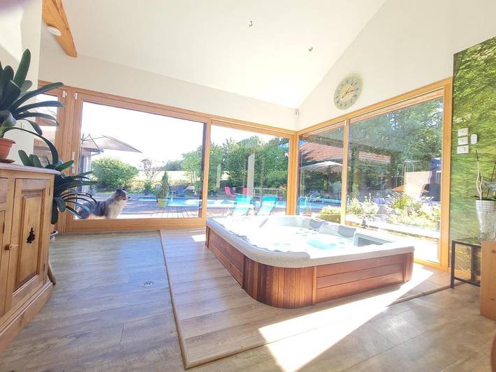 Chambre d’hôte pour 4 personnes, avec jacuzzi ainsi que piscine et terrasse
