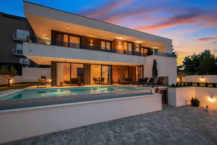 Chalet para 8 personas, con terraza y piscina - 1