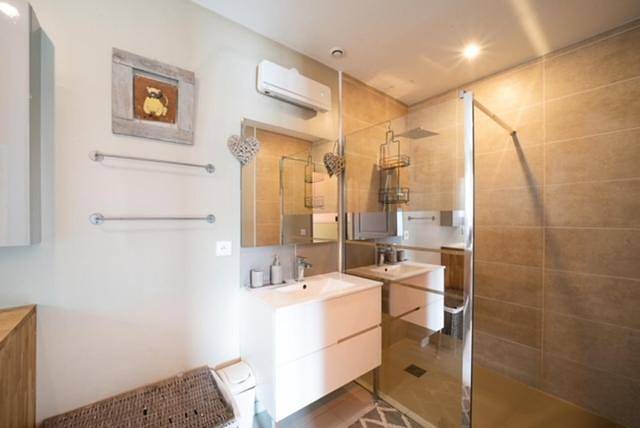 Location de vacances pour 14 personnes, avec terrasse ainsi que piscine et vue à Vivès - 3