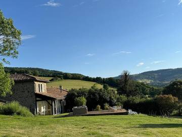 Gîte pour 6 personnes, avec vue et terrasse à Cenves