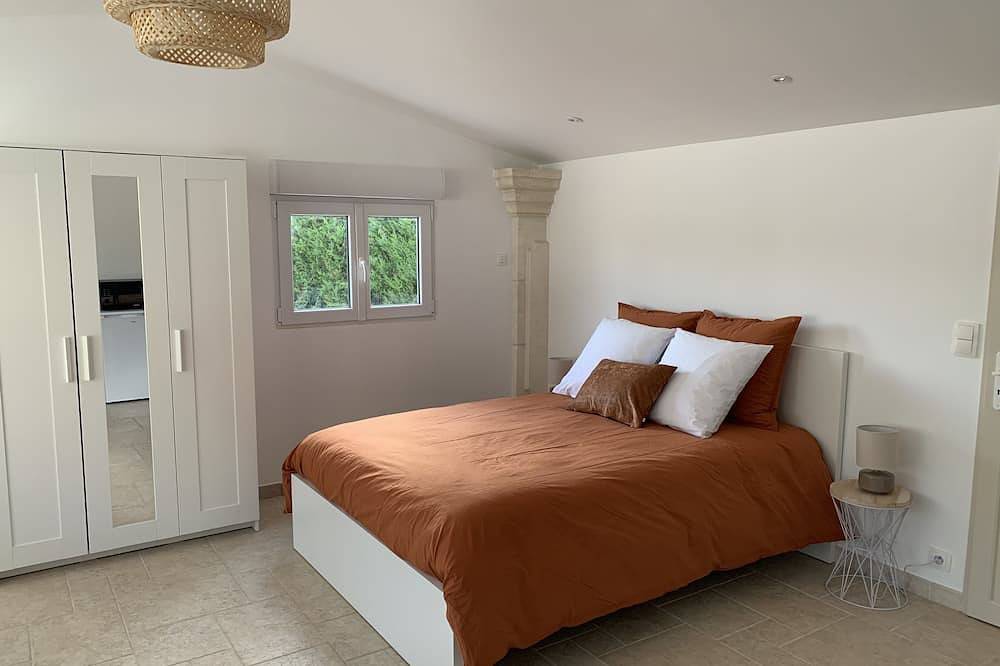 Apartamento entero, Studio Le soleil couchant, in Provence near Avignon in Saint-Saturnin-lès-Avignon, Vaucluse