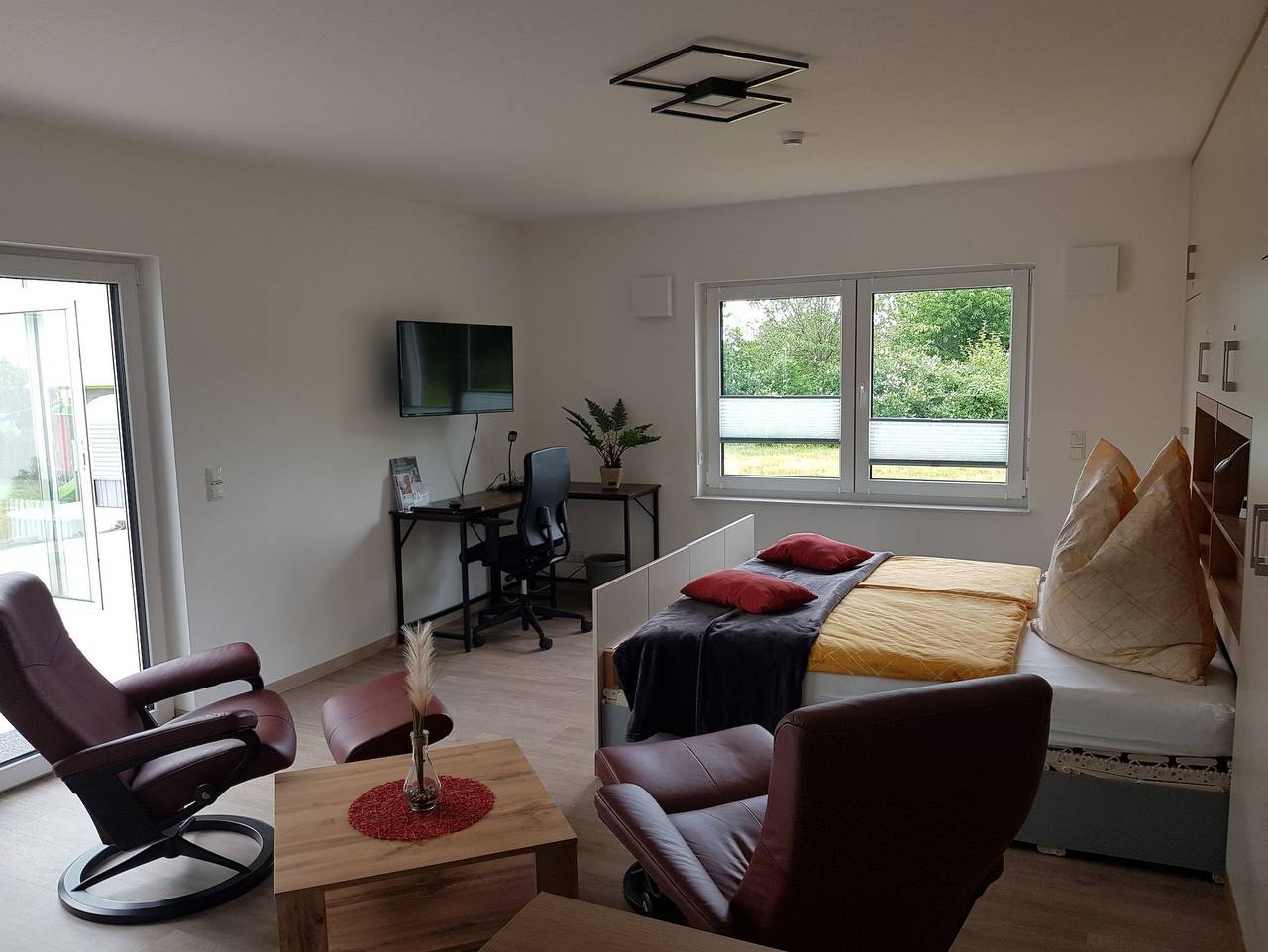 Ganze Ferienwohnung, Apartment Wachsenburgblick - Fewo mit komb.Wohn-Schlafraum, Küche,Bad mit Dusche+Wc und Wintergarten,Eg,54m² in Arnstadt, Thüringer Kernland