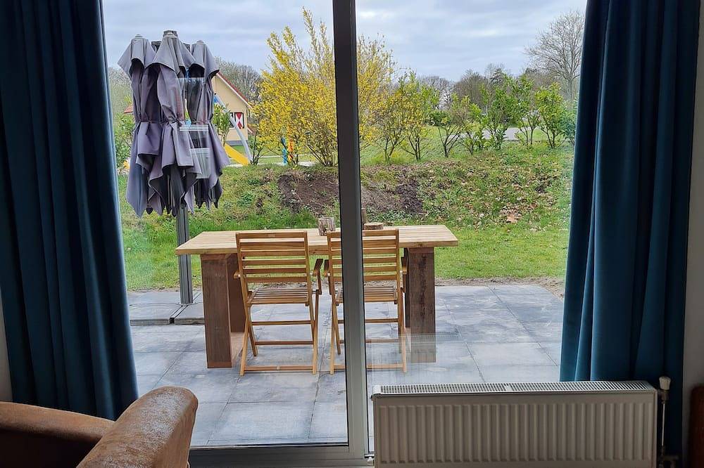 Bedstead cottage in child and animal friendly vacation park in Drenthe