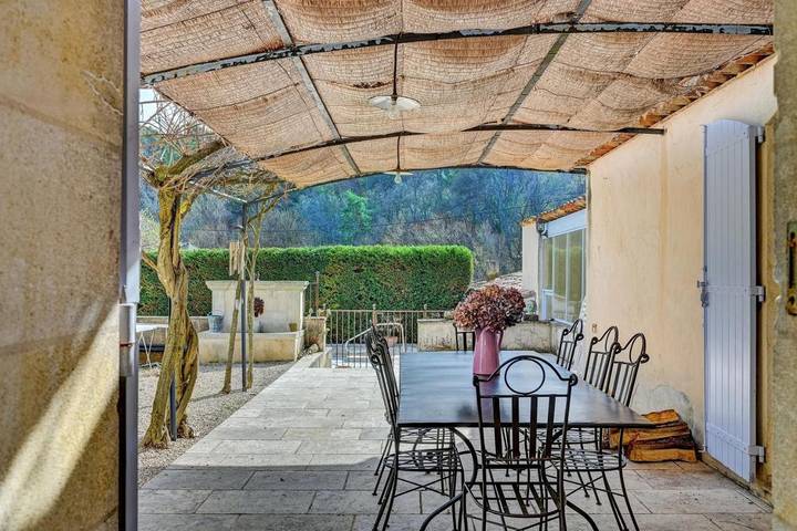 Location de vacances pour 8 personnes, avec jardin ainsi que piscine et terrasse, animaux acceptés à La Bastide-des-Jourdans - 2