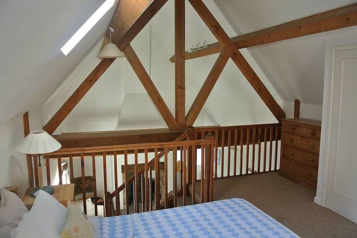 Oxford. C16th Cottage In Courtyard Setting. Garden.  Parking. Free Wifi. in Wheatley, Oxfordshire