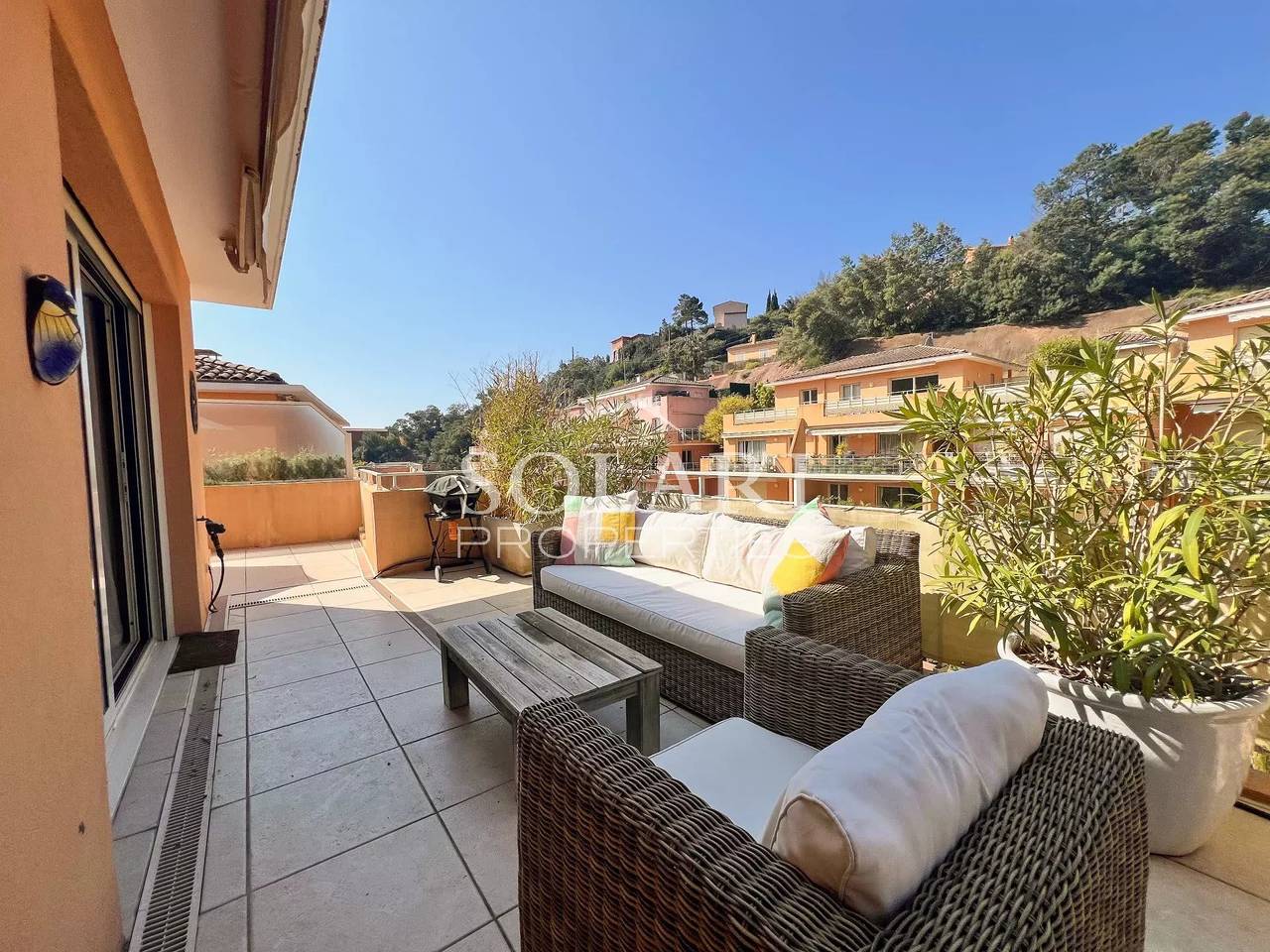 Ganze Wohnung, Ferienwohnung für 4 Personen mit Balkon/Terrasse in Théoule-sur-Mer, Massif de l'Esterel