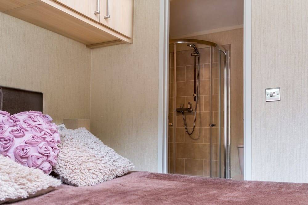 A beautiful Cabin on the 5 star White Cross Bay in a quiet area of the park - in White Cross Bay, Lake District