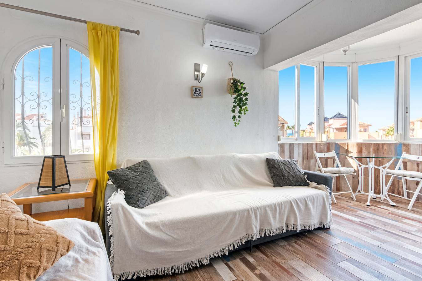 Apartamento entero, Apartamento 'El Palmar' con vistas al mar, Wi-Fi y aire acondicionado in Dénia, Costa Blanca