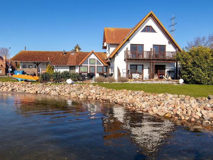 Hotel für 2 Personen, mit Balkon und Terrasse sowie Garten und Seeblick in West Rügen