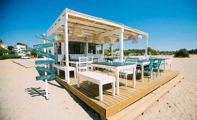 Wohnwagen für 4 Personen, mit Terrasse in Spanien - 2