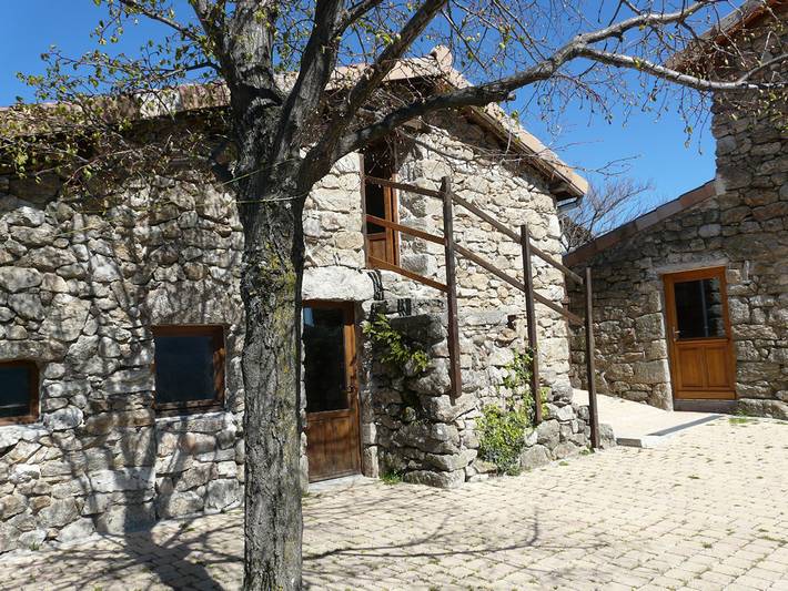 Gîte pour 24 personnes, avec terrasse dans Massif central - 2