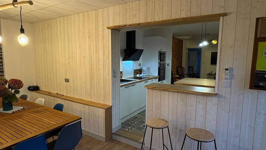 Gîte Les Pivoines con terraza privada, Wi-Fi y aire acondicionado in Saint-Robert, Brive-la-Gaillarde region