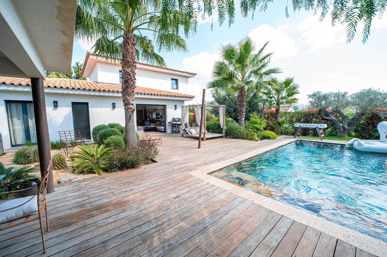Villa 'Eden Balinais' with Private Pool, Wi-Fi and Air Conditioning in Le Muy, Medelhavskusten (Frankrike)