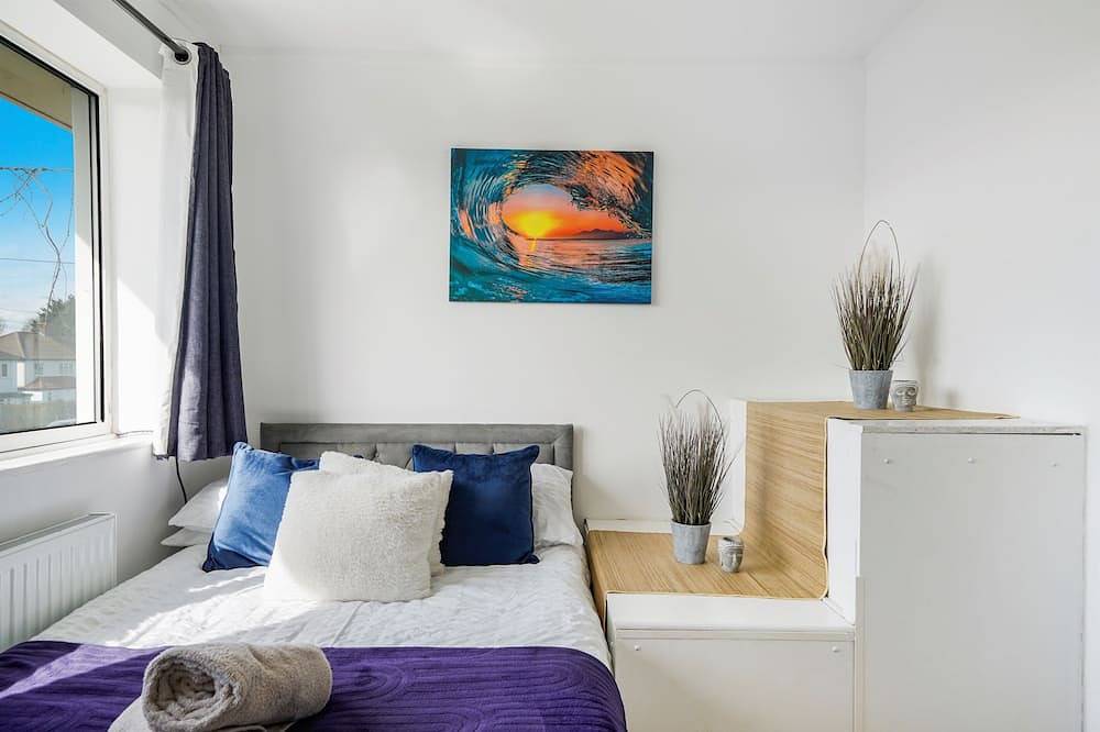 28 mins > Ldn | Coffee Machine, Fast Wifi & Garden in Elstree and Borehamwood, Hertfordshire