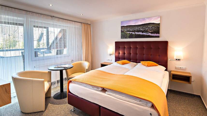 Hotel, mit Balkon und Terrasse in Leiwen - 4