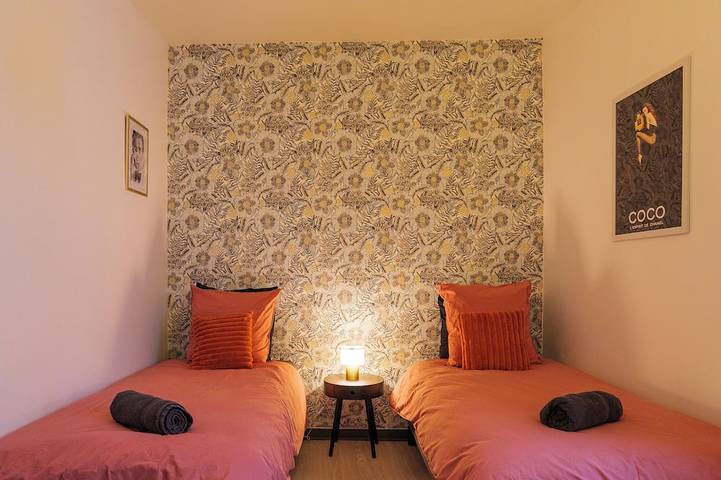 Appartement entier, Le 5, Appartement, Charme, centre ville de Saumur. Vue Place et Eglise St Pierre in Saumur, Vallée de la Loire