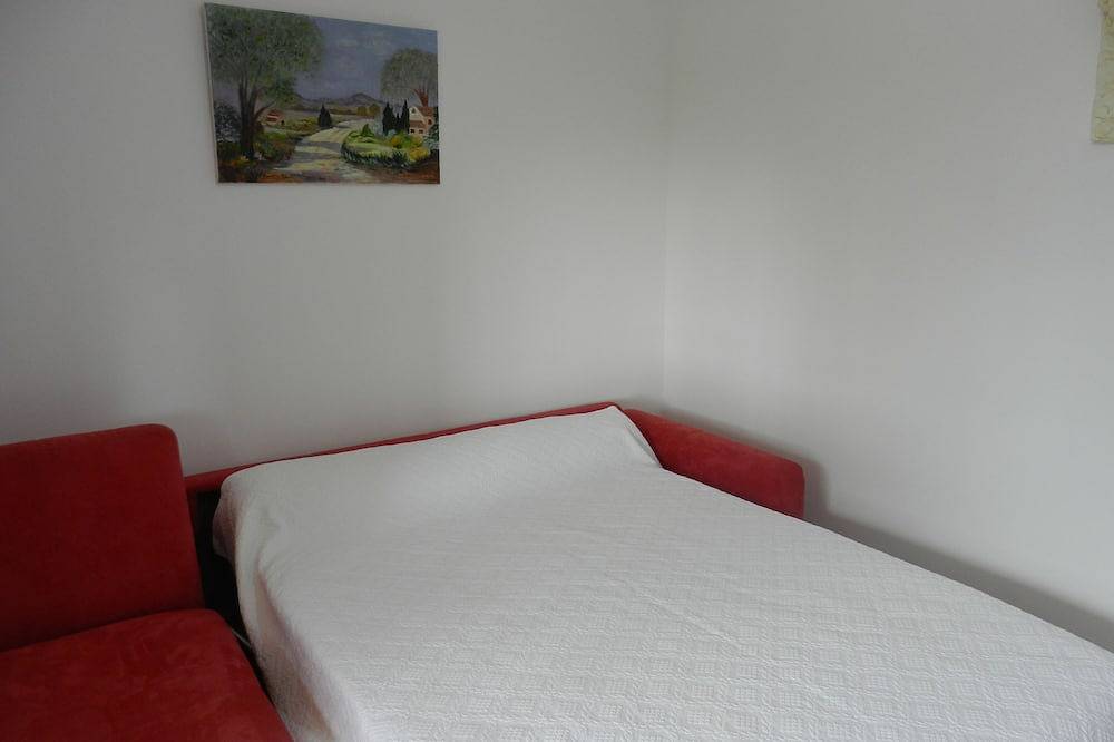 Entire apartment, Between Sea And Mountain Charming Ground Floor - in Draguignan, Draguignan region