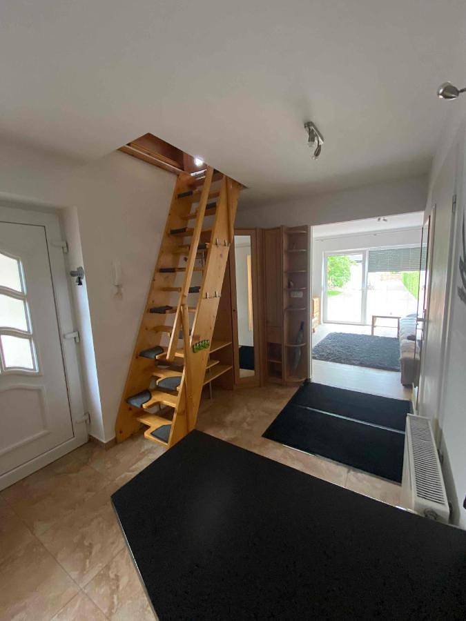 Cały apartament, Kleine weisse Doppelhaushälfte in Częstochowa, Śląsk