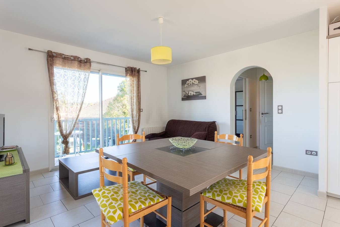 Appartement entier, Appartement « T3 Jasmin » avec terrasse privée et Wi-Fi in Salies-de-Béarn, Béarn