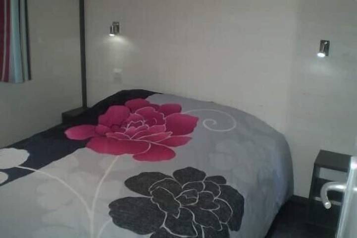 Gîte pour 6 personnes, avec terrasse et jacuzzi, animaux acceptés dans Le Rouget-Pers - 2