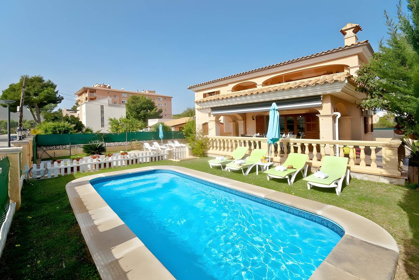 Villa 'Llac Blau' con Piscina Privata, Wi-Fi e Aria Condizionata in Alcúdia, Costa di Maiorca