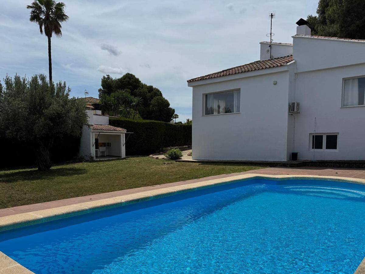 Acogedora casa con piscina in Llíria, Valencia Provinz