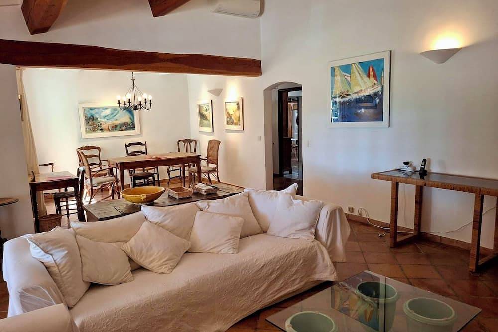 Villa in een rustige omgeving nabij het centrum van Flayosc in Flayosc, Draguignan en omgeving