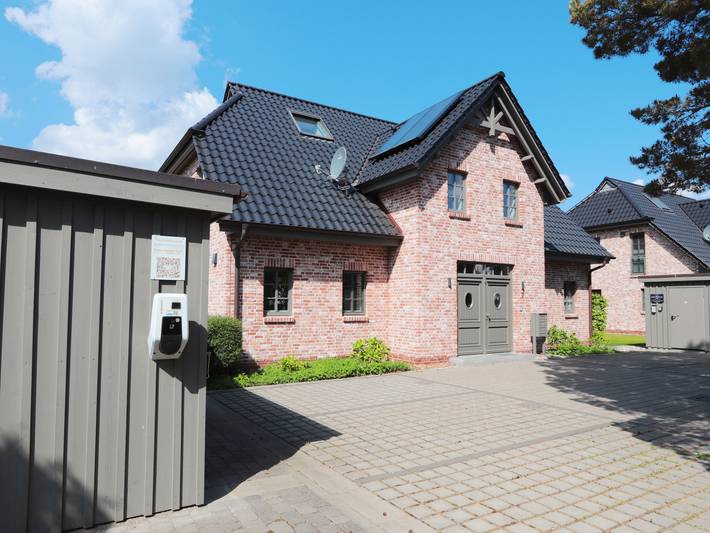 Ganze Wohnung, Ferienwohnung „Kleine Meerzeit Zingst“ mit Gaskamin, Fußbodenheizung, Balkon & Wlan in ruhiger Lage in Zingst, Fischland - Darß - Zingst