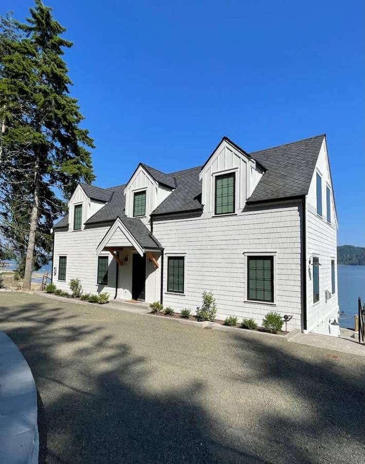 Vacation rental for 9 people, with balcony, kid friendly in Puget Sound