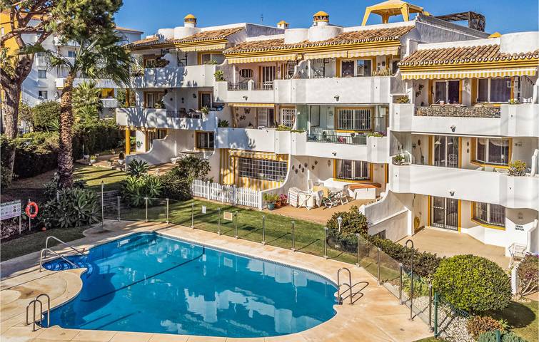 Ganze Ferienwohnung, Gemütliches 100m Apartment mit Pool & Strandzugang in Urbanizacion Calahonda, Mijas