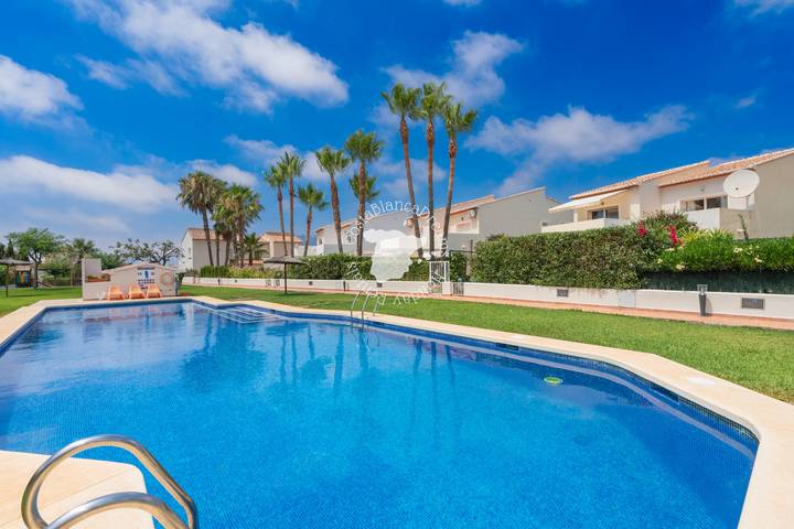Bungalow pour 6 personnes, avec Balcon et Terrasse ainsi que Jardin et Piscine à Calpe