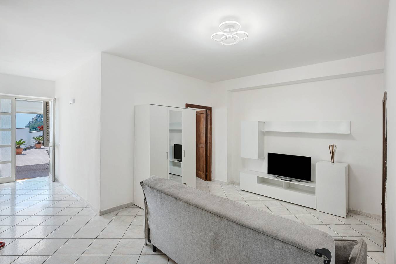 Entire apartment, Apartment 'Jeranto Standard' with Sea View, Wi-Fi, and Air Conditioning in Naples Province